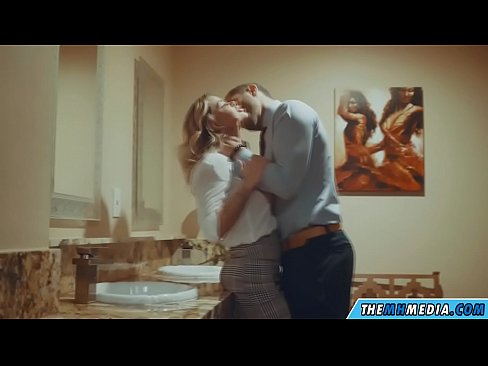 ❤️ Þegar busty ljóska tælir þig á almenningssalerni ❤ Fallegt klám hjá okkur is.3dhentaix.ru ﹏